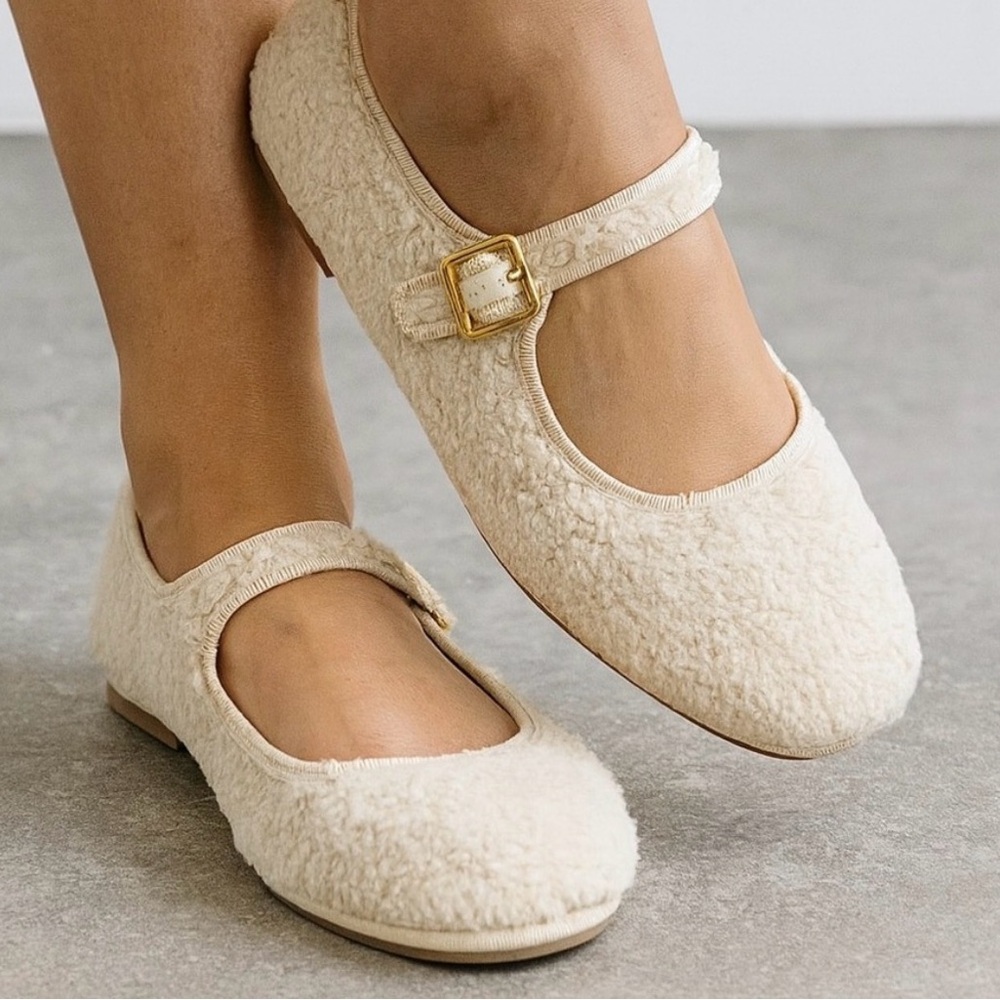 Universal Thread Cream Flats with Strap and Rounded Toe NWT